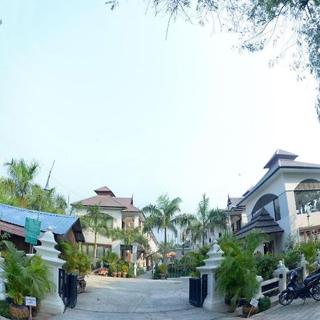 Shwe Taung Tan Hotel - Lake View Монива Екстериор снимка