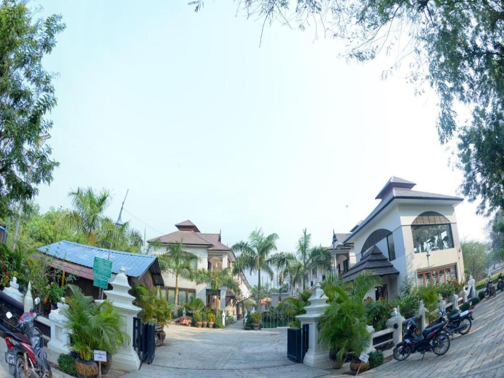 Shwe Taung Tan Hotel - Lake View Монива Екстериор снимка